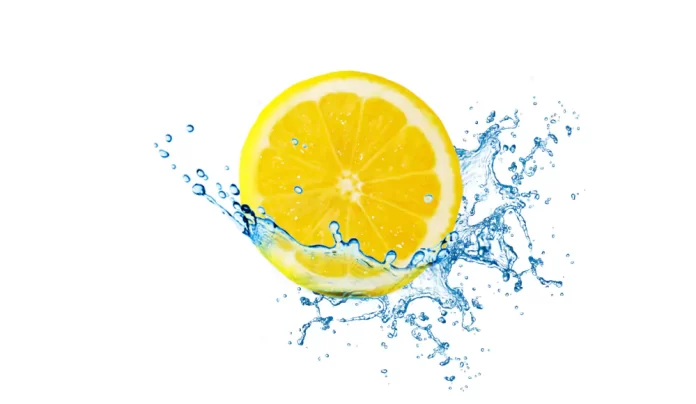 lemon splashing water